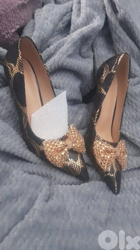 Black and gold high heels (tiger) 2