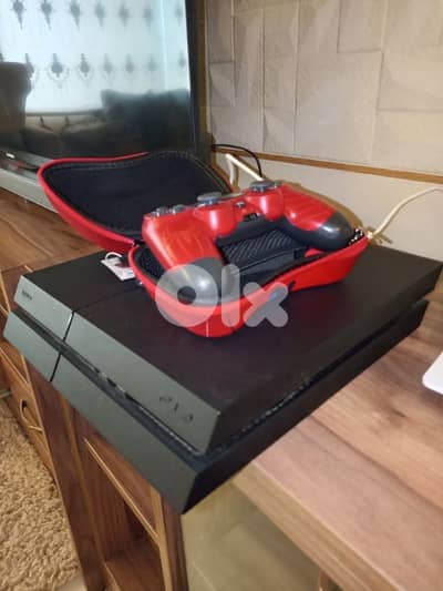 PS4 Fat (Jet Black) - Very Clean + Special Edition Controller & Case