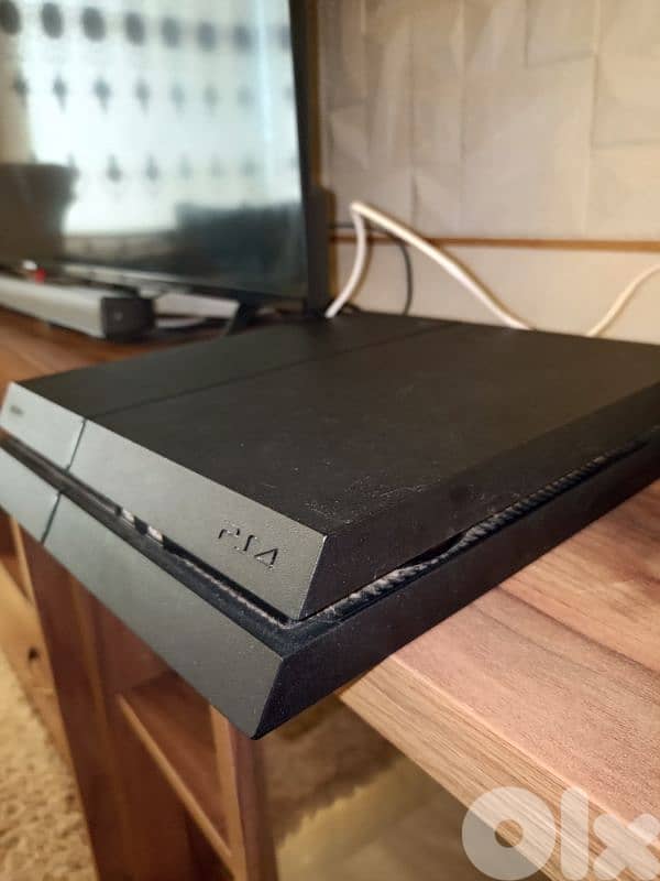 PS4 Fat (Jet Black) - Very Clean + Special Edition Controller & Case 2