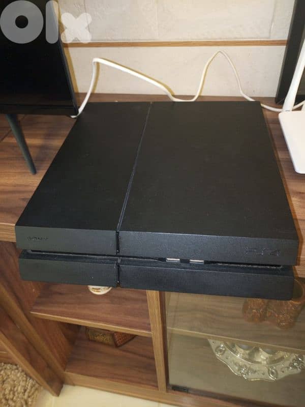 PS4 Fat (Jet Black) - Very Clean + Special Edition Controller & Case 3