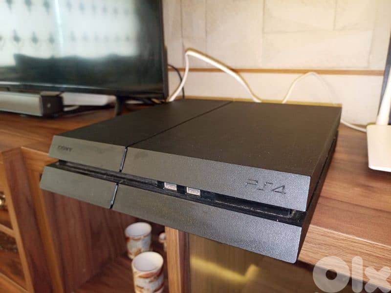 PS4 Fat (Jet Black) - Very Clean + Special Edition Controller & Case 4