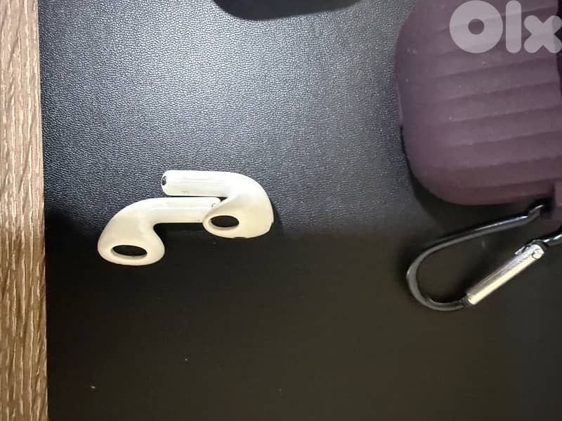 original apple AirPods 4 with ANC 1