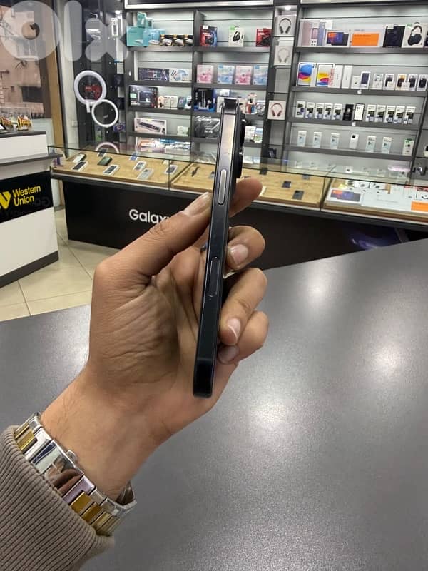 IPHONE 16 PRO 256GB BLACK 1