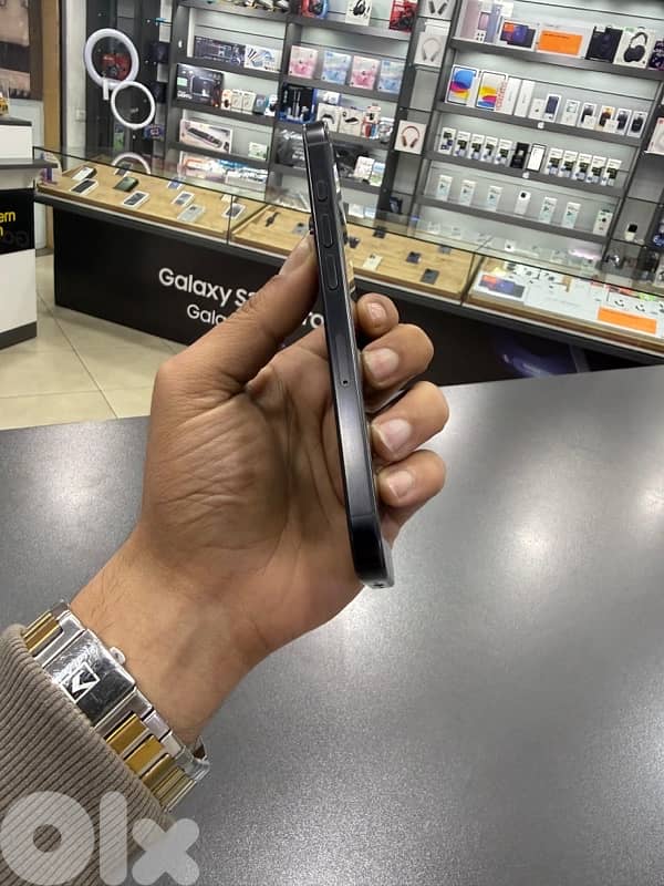 IPHONE 16 PRO 256GB BLACK 2