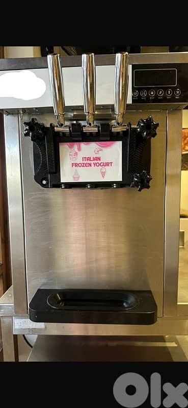 frozen yogurt / merry cream machine 2