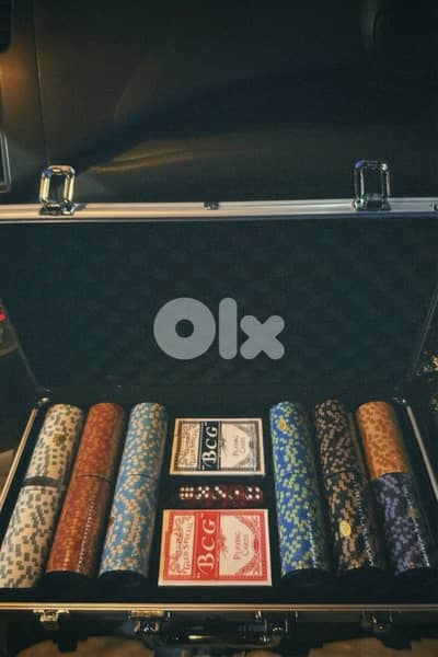 POKER SET LIKE NEW USED ONLY ONCE