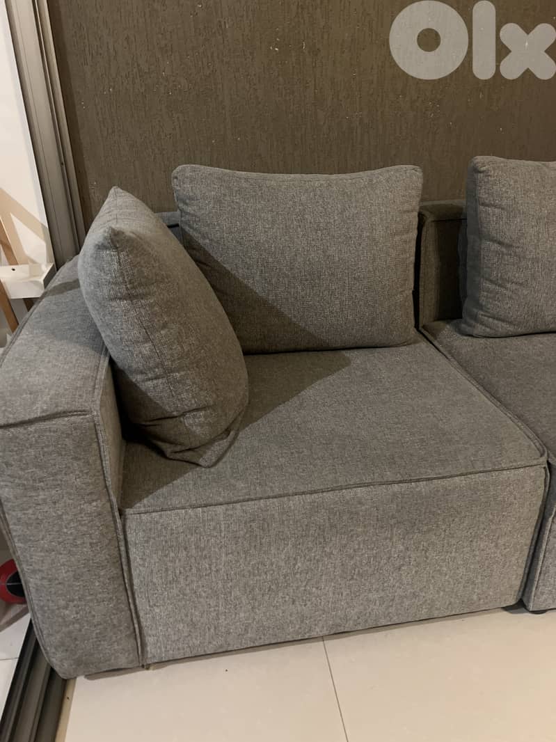 Couch/ sofa like new barely used 3