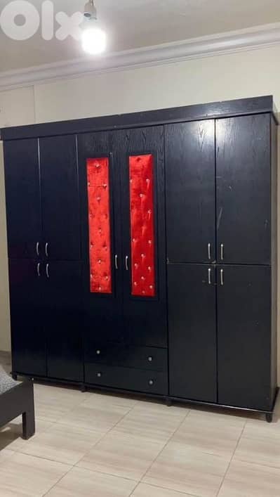 غرفة نوم مع برادي