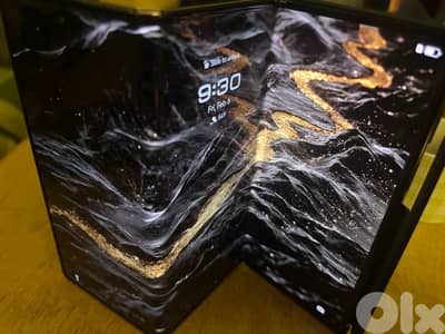 huawei tri fold never used open box . still new ( no box )