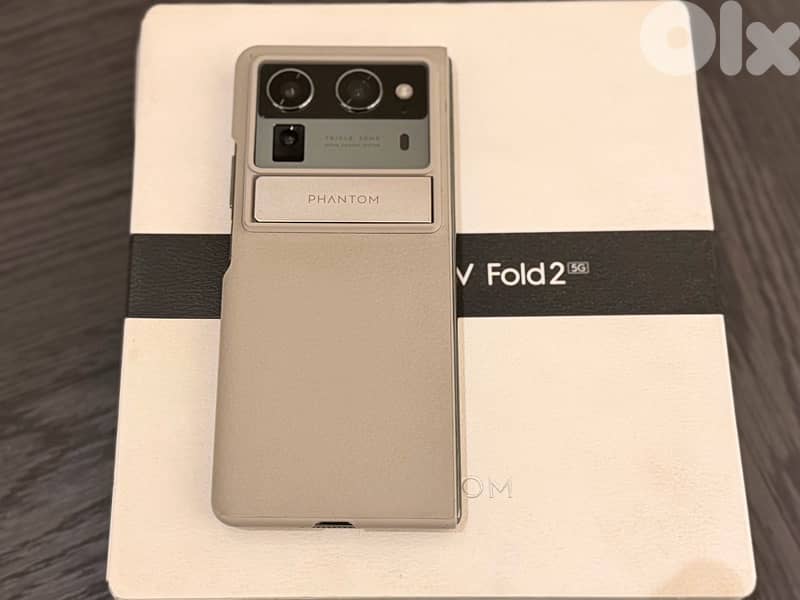 tecno phantom v fold 2 like new 3