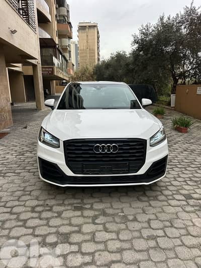 Audi Q2 S-line 2018 white on black