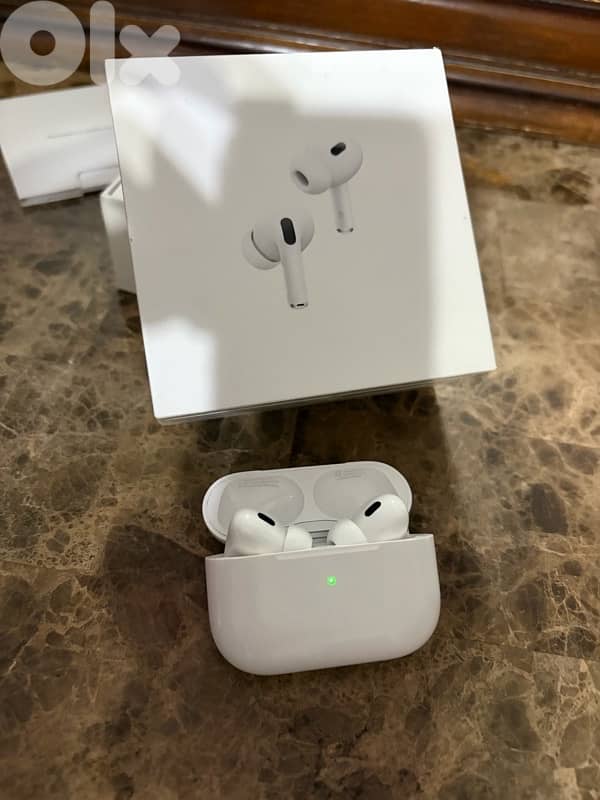 Used original Apple AirPods pro2 lightning good condition 1