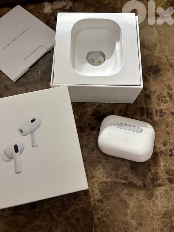 Used original Apple AirPods pro2 lightning good condition 2