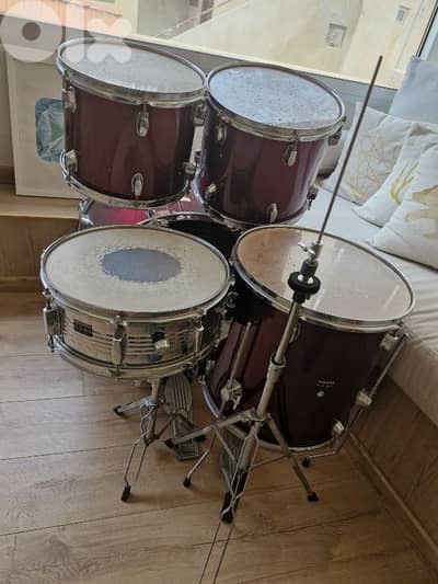 Incomplete Drum Set