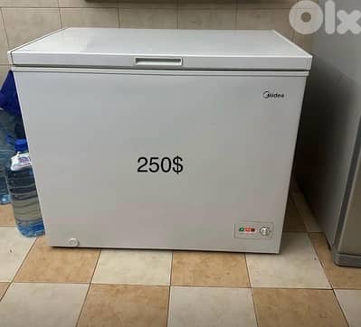 White Mediea freezer