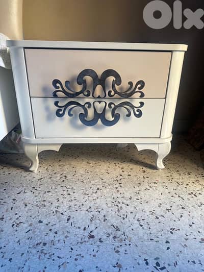 Full Elegant Bedroom