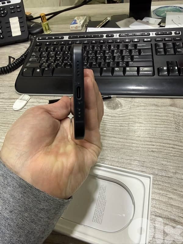 iPhone 16 like new 3