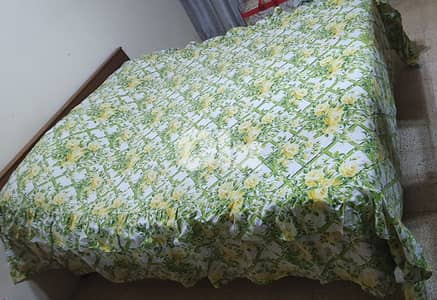 كوفروليه للتخت مجوز نوعية  ممتازة  سميكة  شبه جديد  كتير نضيف و قديم