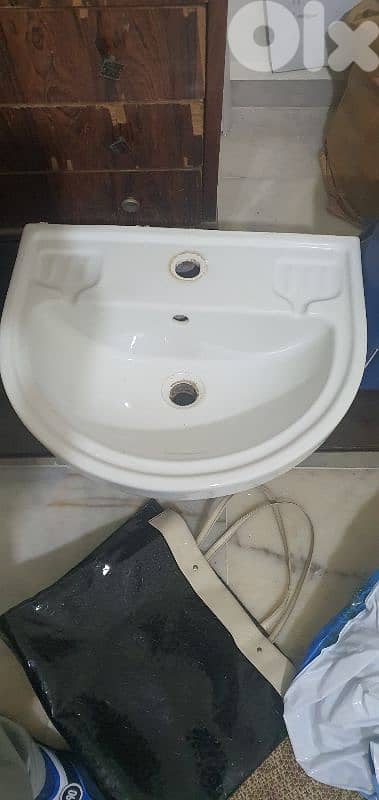 مغسلة مستعملة للبيع