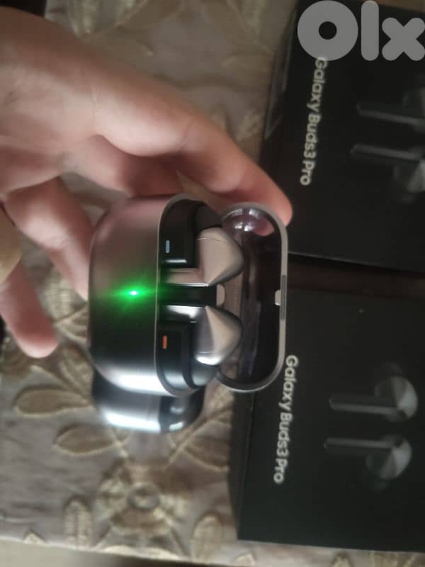 Samsung Galaxy buds 3 pro 1