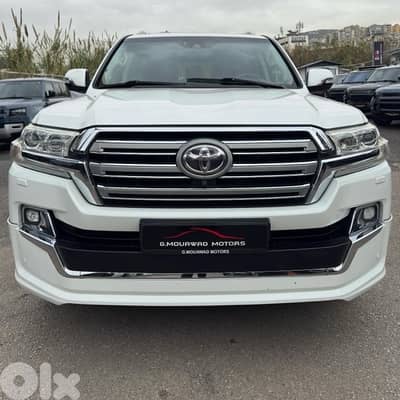 Toyota Land Cruiser VX-E  5.7L  V8  2016! Like Newww!!!