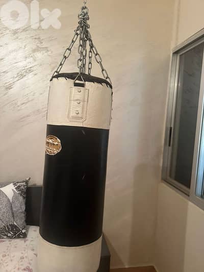 كيس ملاكمة ثقيل – بوكسينغ / كيك بوكسينغ مع سلاسل تعليق فقط في ٧٠ دولار