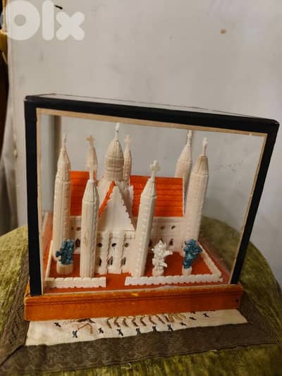 مجسم حفر يدوي لكنيسة ضخمة بتقنية ٣ د،عمل فني لا مثيل له