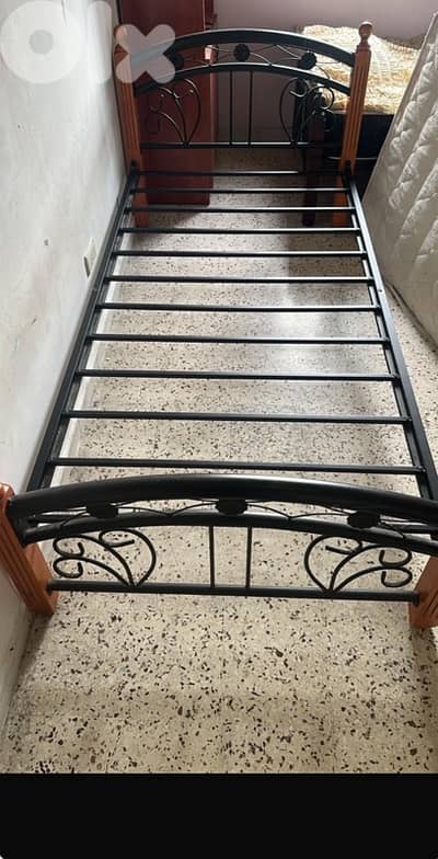 Malisian iron bed