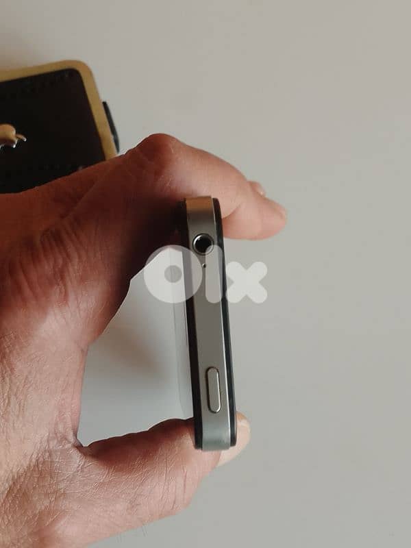 iphone 4s original excellent working condition n battery - Flip Cover 4