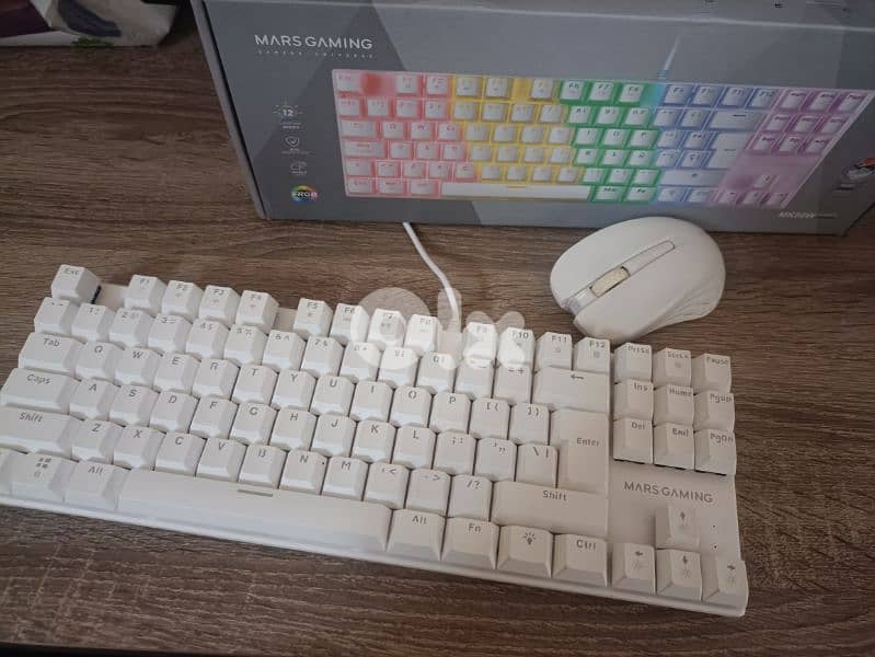 Mars gaming keyboard with a Fantech W189 1