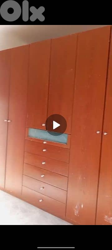 خزانة للبيع مستعملة