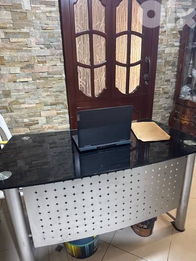 Modern Office Desk – Glass Top & Metal Frame (Excellent Condition)