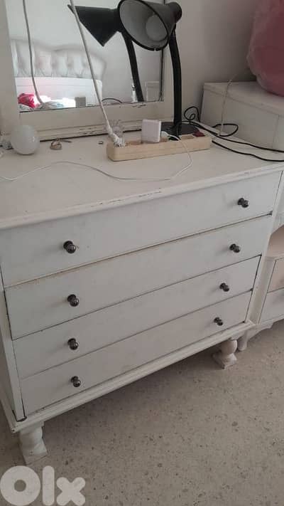 shabby chic 1 big talbe . 2 night tables and big mirror