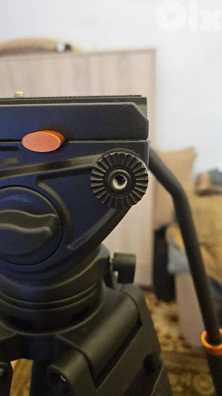 K&F Concept 72″ (1.8 m) Video Tripod with Fluid Head KF09.121 14