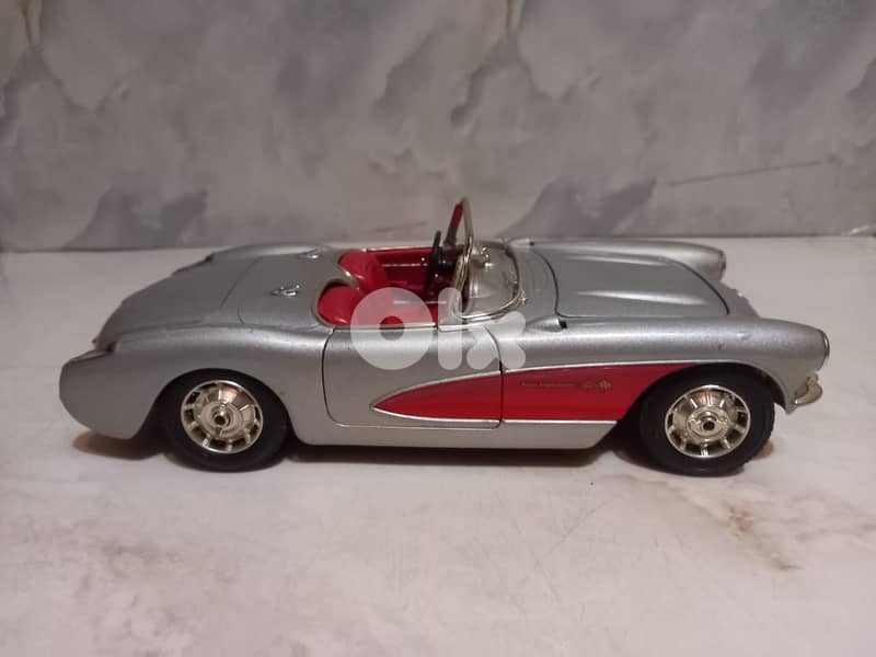 1957 Chevrolet Corvette diecast  1/18 Scale by Burago Italy 5
