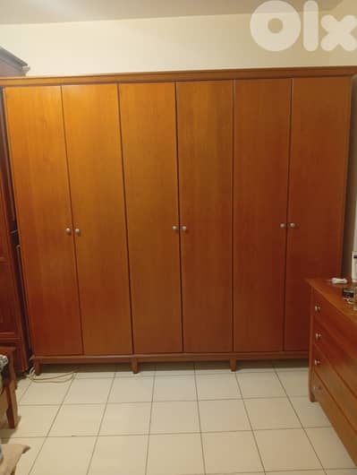 Grande armoire en bois