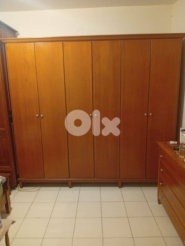 Grande armoire en bois 1