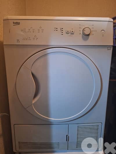 نشافة مستعملة مرتين بس  بعدا جديدة و خارقة للبيع بداعي السفر