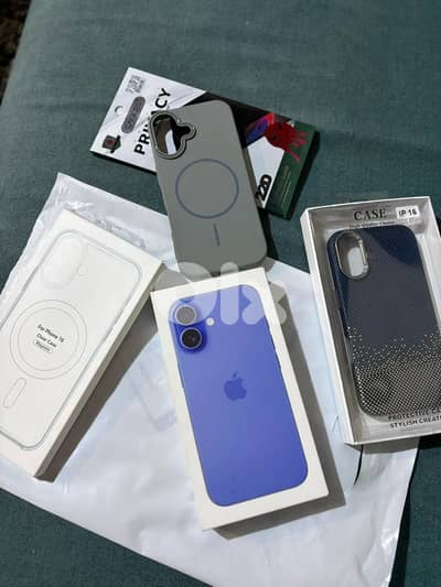 ايفون 16 بعدو جديد كفالة الشركة سنة مشرج 23 مرة معو اربع كفرات مرتبين