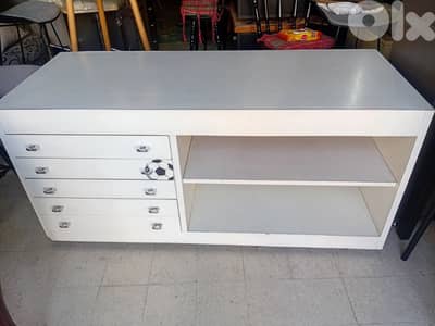 خزانة خشب لاتي  شبه جديد