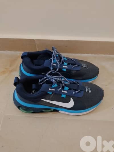 أسبدرين للبيع ماركة Nike لون أزرق شبه جديد قياس 42-43 السعر 35$