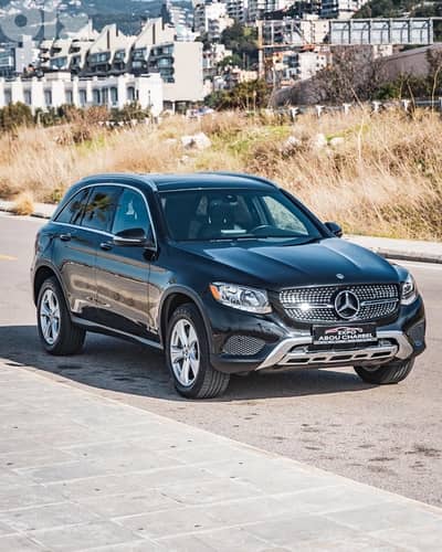 Mercedes-Benz GLC 300 Sedan 2018 . Clean Carfax