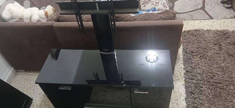 mac computer, samsung 42 inch, tv unit table laserjet printer and more 1