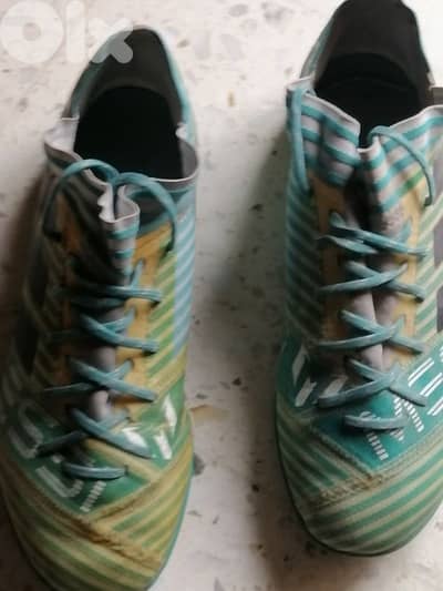 تياب واحذية شروة لقطة حوالي ١٠٠ قطعة ٢٠$