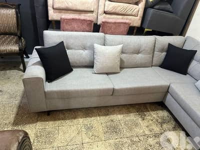 كورنر شغل توصاية مع بف بفتح صندوق وطاولة كتير مرتبة ونظيفة