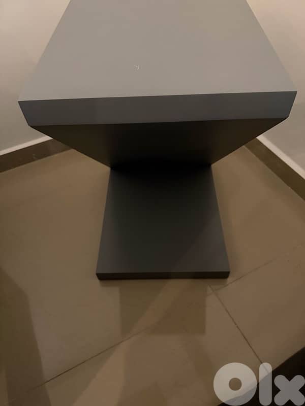 ‏side table modern 1