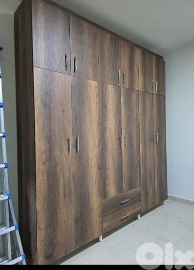 خزانة طابقين 12 درفة تفصيل جديد ملبسة بالكامل من برا وجوا لون ابيض