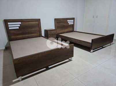 تختين مفرد ونص مع كمود صغيرة تفصيل جديد