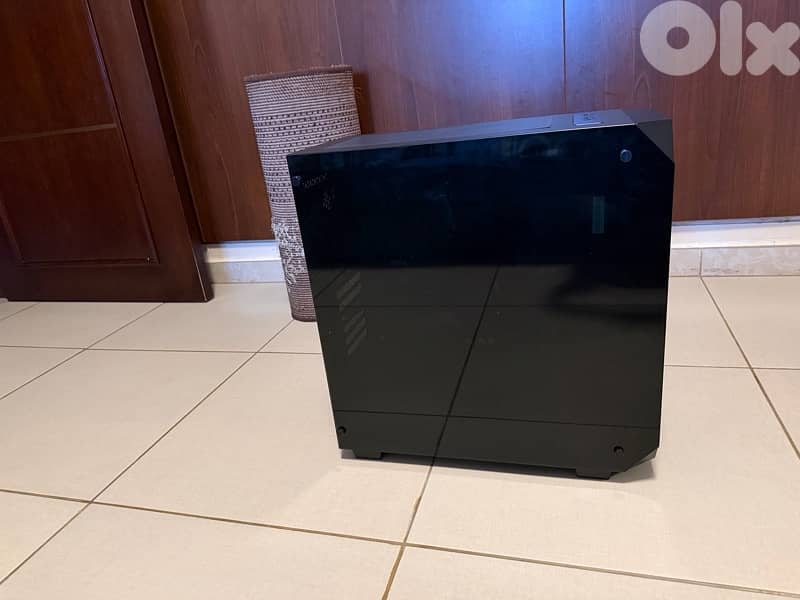 Intel i7 9700k, MSI MEG z390 ace, Aerocool case 2