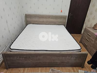 تخت مجوز مع فرشة مستعملة بحالة ممتازة ٢٤٠ دولار في عرمون